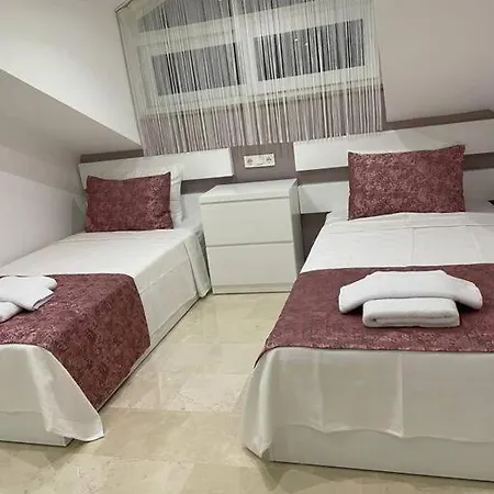 Hotel Babadag- Zwembad/jacuzzi/speeltoestellen Fethiye